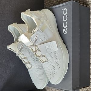 Ecco leather sneaker size 9-9.5
